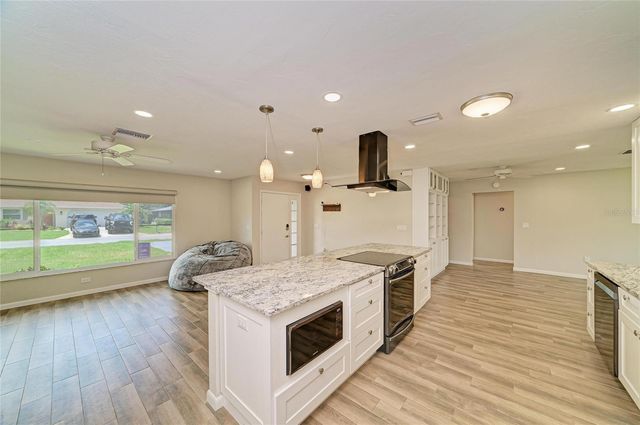 2011 37TH STREET W, Bradenton, FL 34205