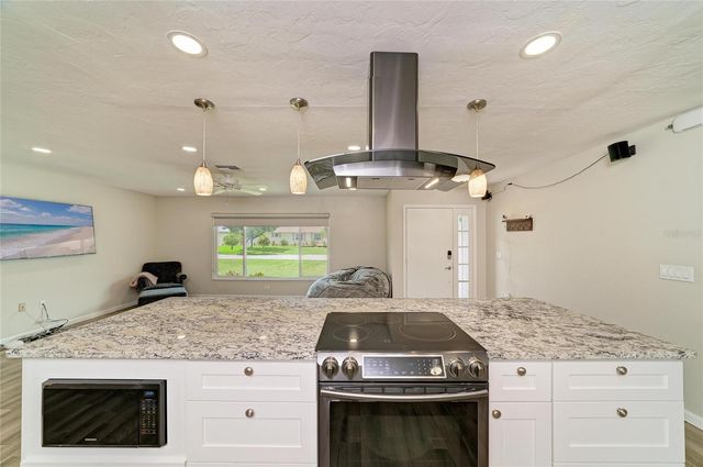 2011 37TH STREET W, Bradenton, FL 34205