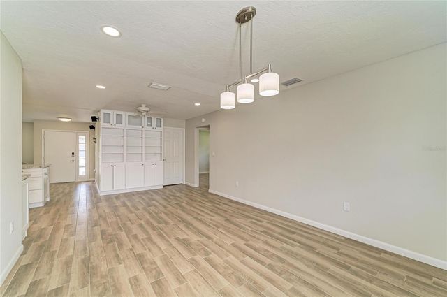 2011 37TH STREET W, Bradenton, FL 34205