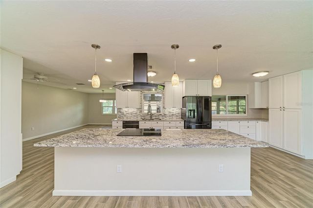 2011 37TH STREET W, Bradenton, FL 34205