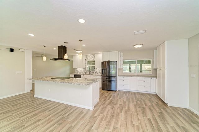 2011 37TH STREET W, Bradenton, FL 34205