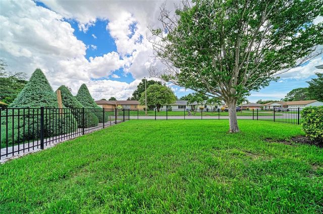 2011 37TH STREET W, Bradenton, FL 34205