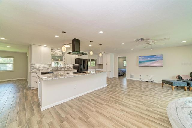 2011 37TH STREET W, Bradenton, FL 34205