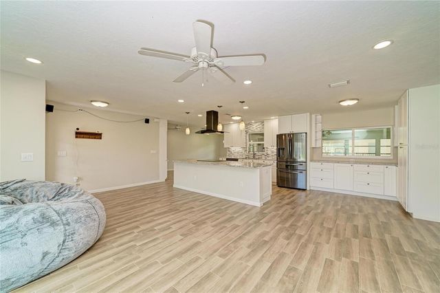 2011 37TH STREET W, Bradenton, FL 34205