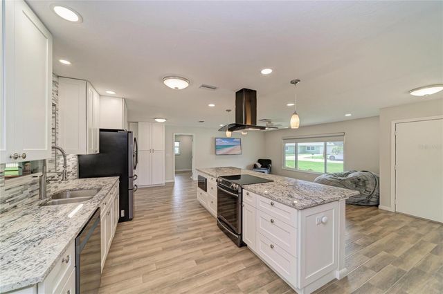 2011 37TH STREET W, Bradenton, FL 34205