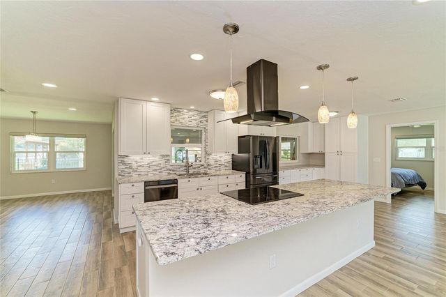 2011 37TH STREET W, Bradenton, FL 34205