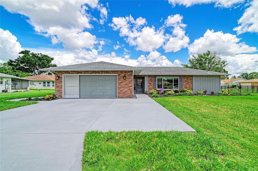 2011 37TH STREET W, Bradenton, FL 34205