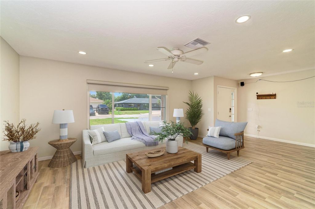 2011 37TH STREET W, BRADENTON, FL 34205 — photo 2