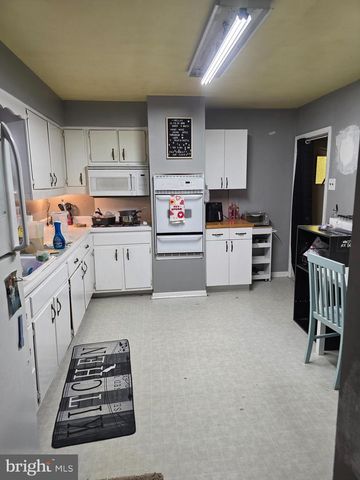 711 W MADISON AVE, Magnolia, NJ 08049