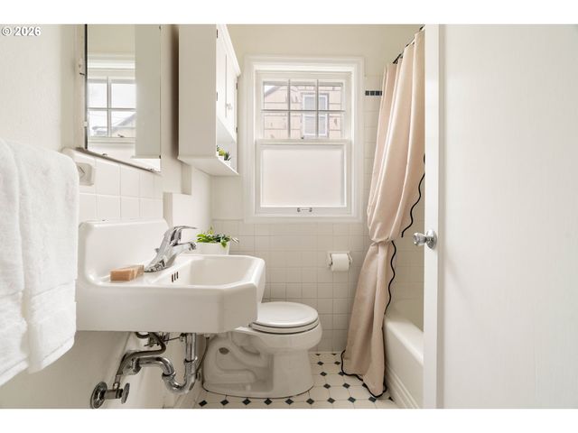 6729 N MCKENNA Ave, Portland, OR 97203