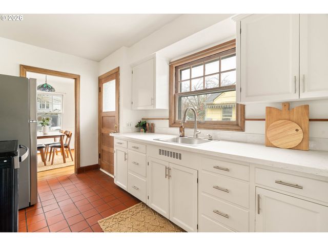 6729 N MCKENNA Ave, Portland, OR 97203