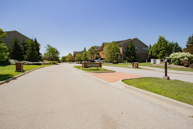 246 Belmont Drive, Lincolnshire, IL 60069