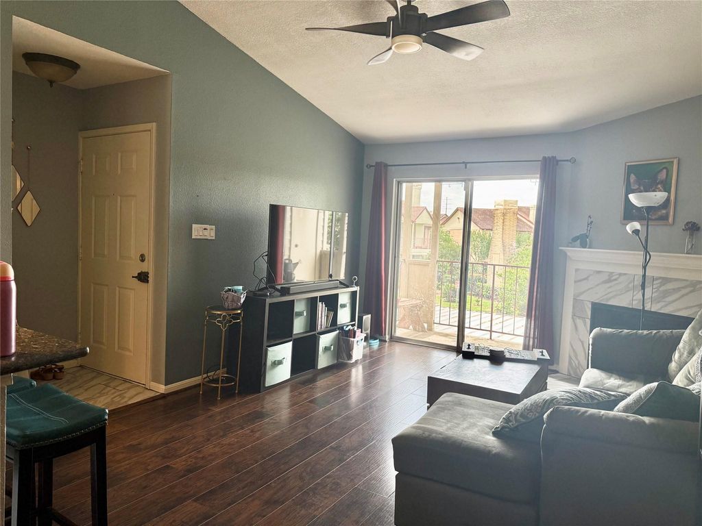 2120 El Paseo Street 408, Houston, TX 77054