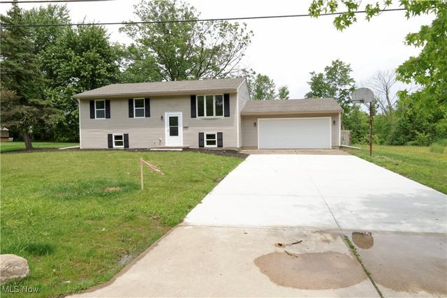 1273 Spruce Tree Lane, Amherst, OH 44001