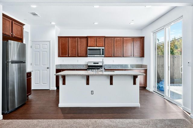 7075 N Shiraz Avenue, Fresno, CA 93722