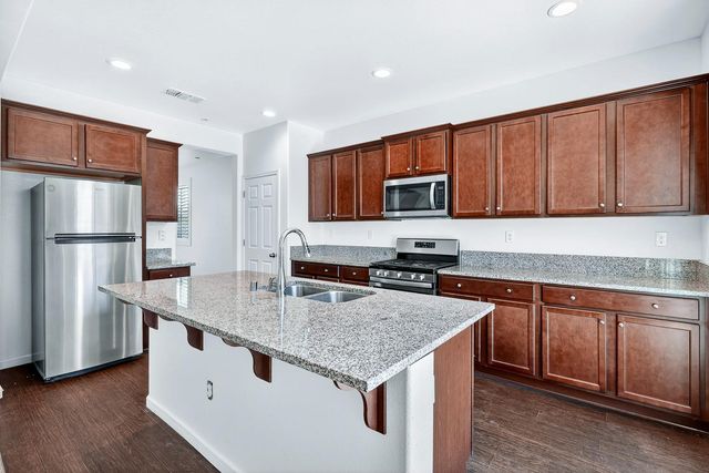 7075 N Shiraz Avenue, Fresno, CA 93722