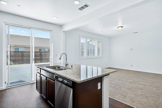 7075 N Shiraz Avenue, Fresno, CA 93722