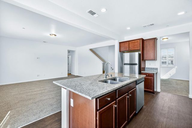 7075 N Shiraz Avenue, Fresno, CA 93722