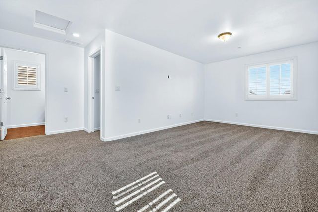 7075 N Shiraz Avenue, Fresno, CA 93722