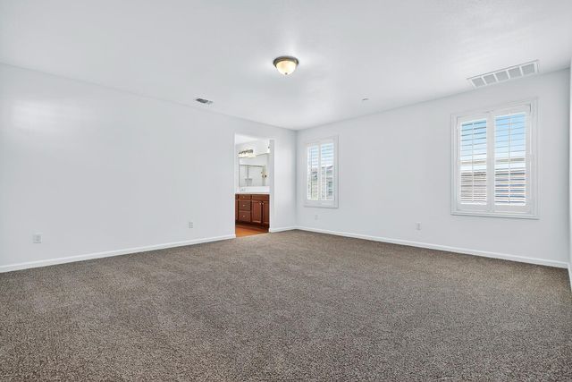 7075 N Shiraz Avenue, Fresno, CA 93722