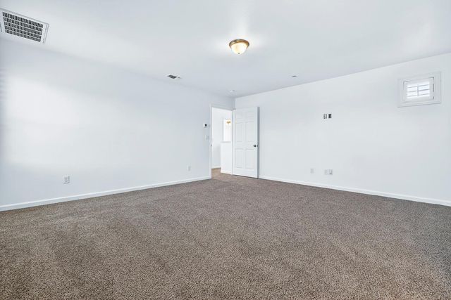 7075 N Shiraz Avenue, Fresno, CA 93722