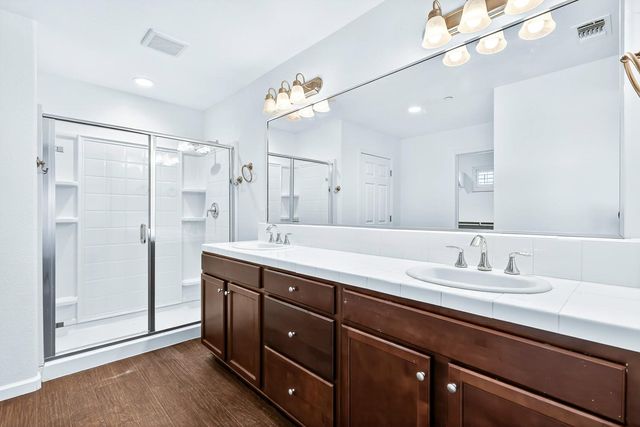 7075 N Shiraz Avenue, Fresno, CA 93722