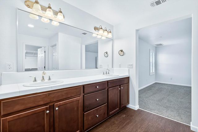 7075 N Shiraz Avenue, Fresno, CA 93722