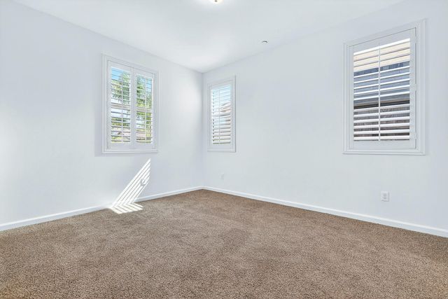 7075 N Shiraz Avenue, Fresno, CA 93722