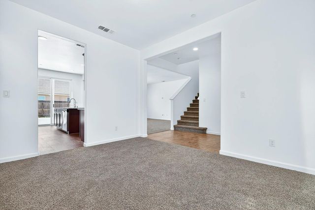 7075 N Shiraz Avenue, Fresno, CA 93722