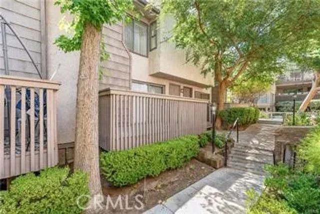 18316 Hatteras 20, Tarzana, CA 91356