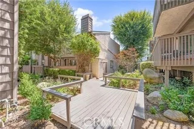 18316 Hatteras 20, Tarzana, CA 91356