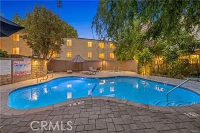 18316 Hatteras 20, Tarzana, CA 91356