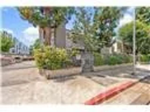 18316 Hatteras 20, Tarzana, CA 91356
