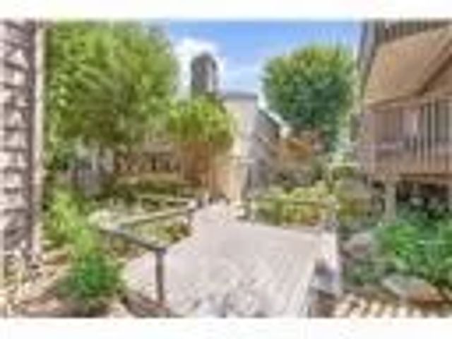 18316 Hatteras 20, Tarzana, CA 91356