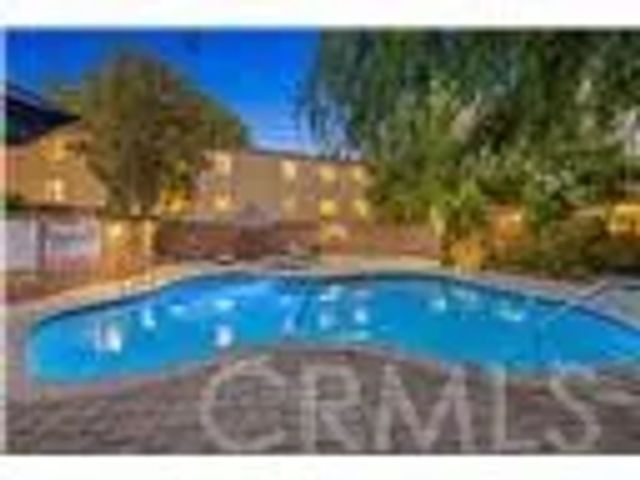 18316 Hatteras 20, Tarzana, CA 91356