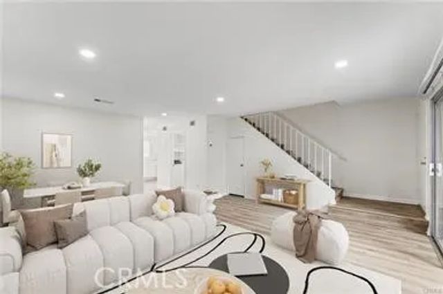 18316 Hatteras 20, Tarzana, CA 91356