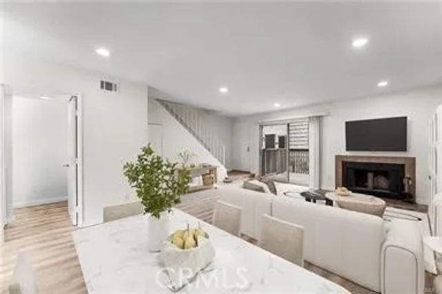 18316 Hatteras 20, Tarzana, CA 91356