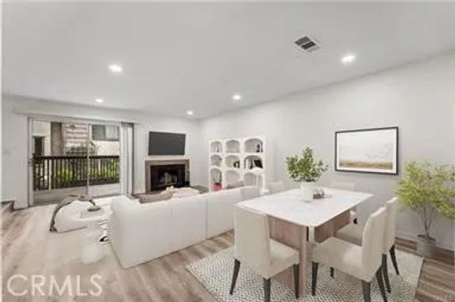 18316 Hatteras 20, Tarzana, CA 91356