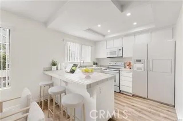 18316 Hatteras 20, Tarzana, CA 91356