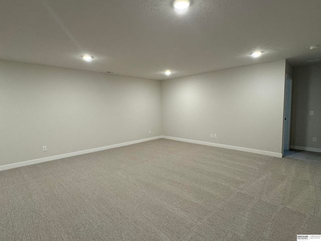 11601 Potter Street, Omaha, NE 68142