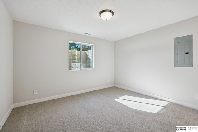 11601 Potter Street, Omaha, NE 68142