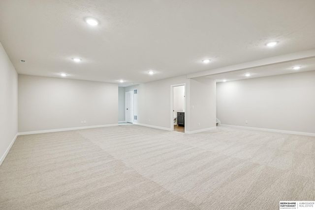 11601 Potter Street, Omaha, NE 68142