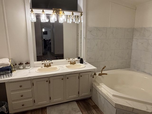 4528 State Route U, Pomona, MO 65789