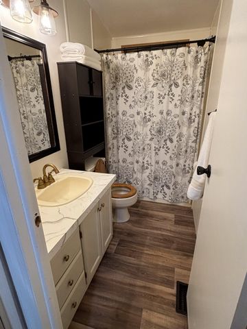 4528 State Route U, Pomona, MO 65789