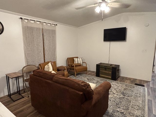 4528 State Route U, Pomona, MO 65789