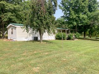 4528 State Route U, Pomona, MO 65789