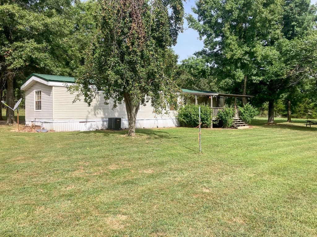 4528 State Route U, Pomona, MO 65789
