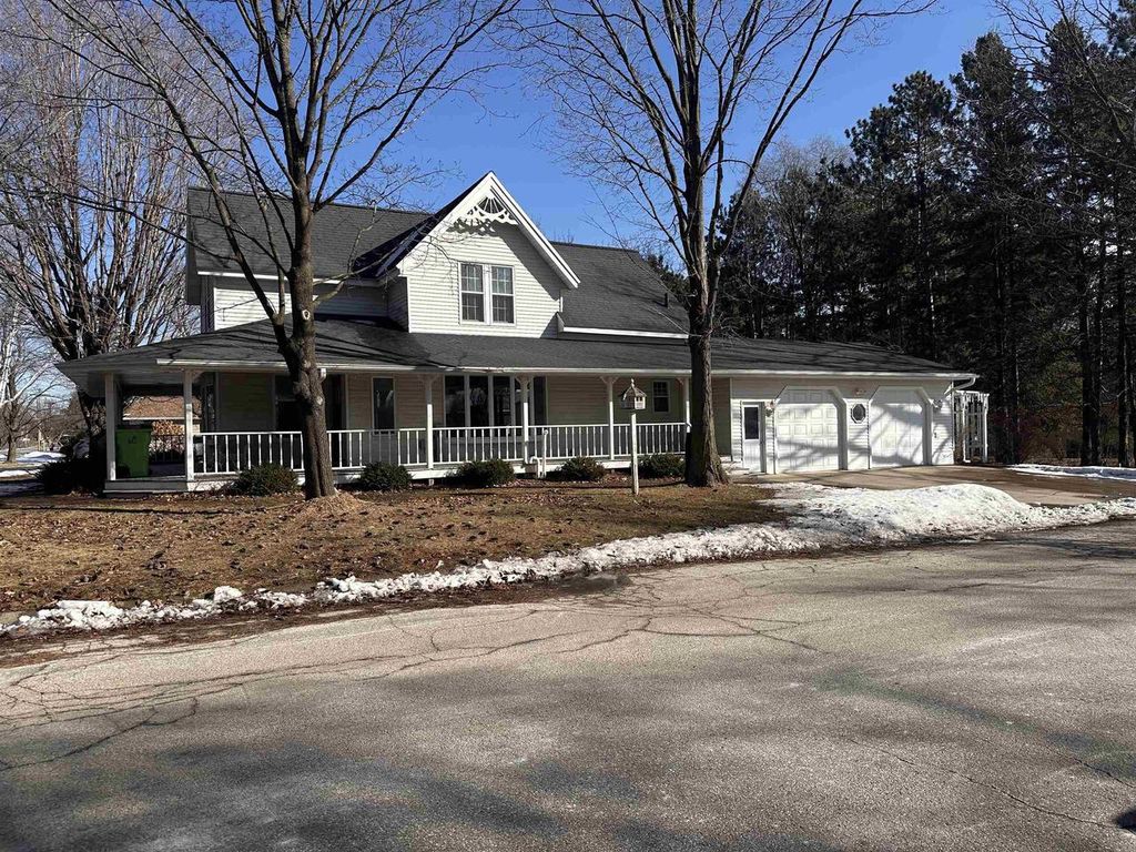 204 COLUMBIA STREET, Oconto Falls, WI 54154