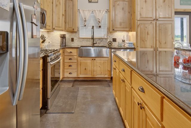 7400 County Road 4726, Wolfe City, TX 75496