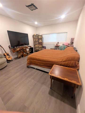 220 SE 1st St, Dania Beach, FL 33004